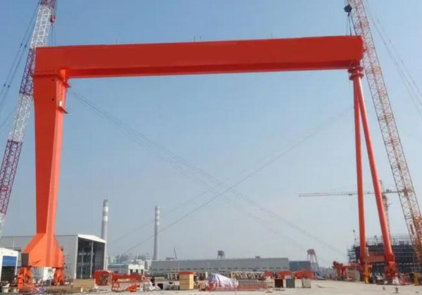 造船門式起重機