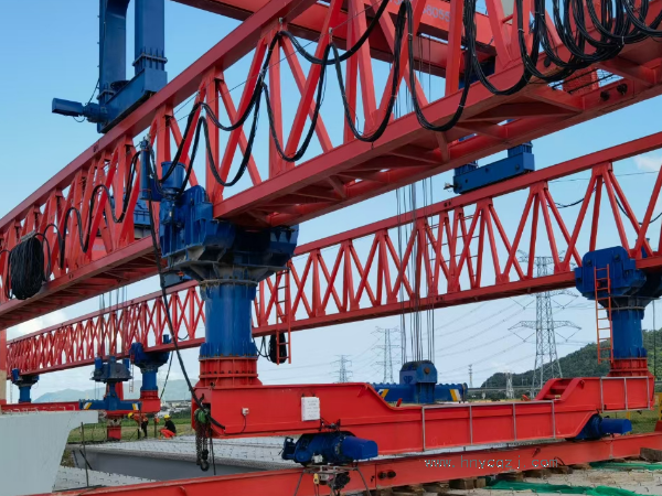 架橋機(jī)試吊過(guò)程中如何應(yīng)對(duì)意外事件或突發(fā)狀況？