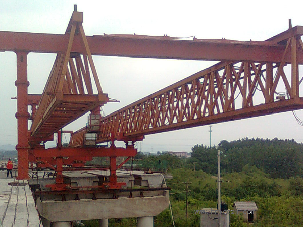 二手50噸架橋機(jī)多少錢一臺？購買時需要注意什么？