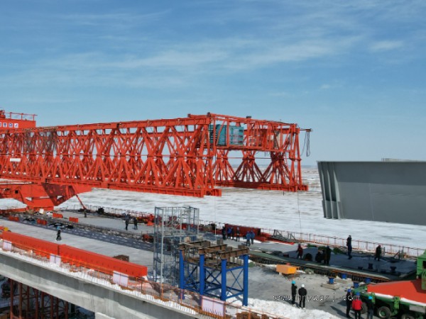 50噸架橋機(jī)施工過(guò)程中，如何進(jìn)行現(xiàn)場(chǎng)協(xié)調(diào)和溝通？